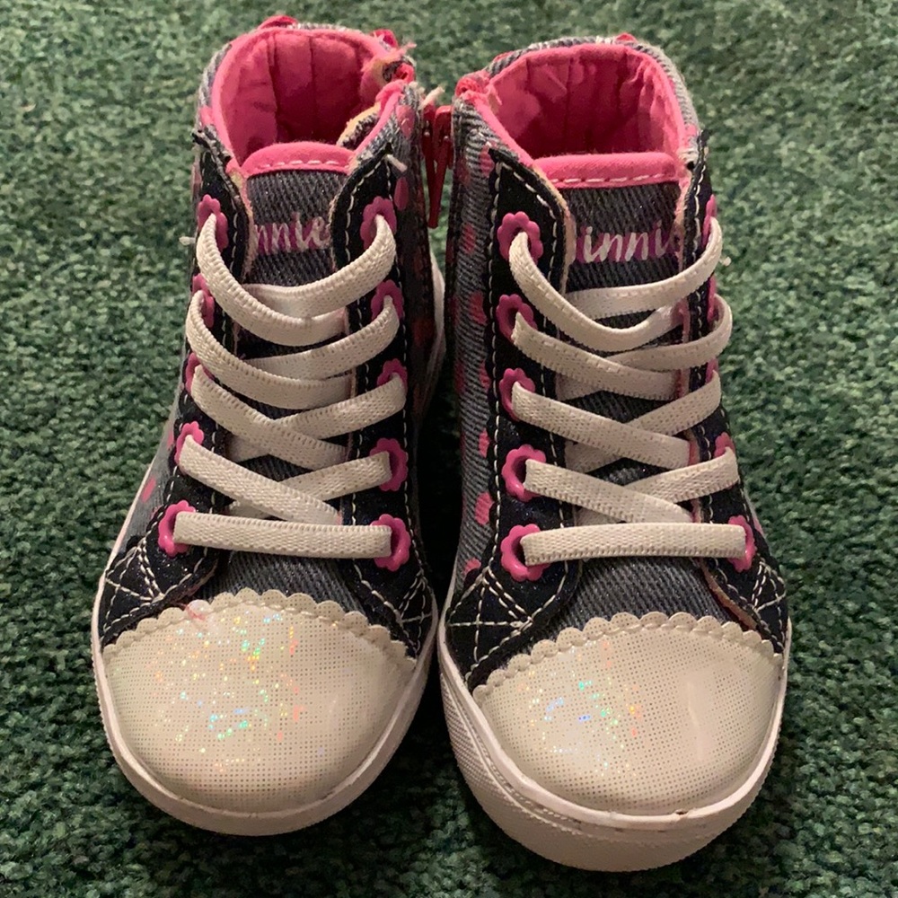Disney’s Minnie Mouse glitter light up sneakers